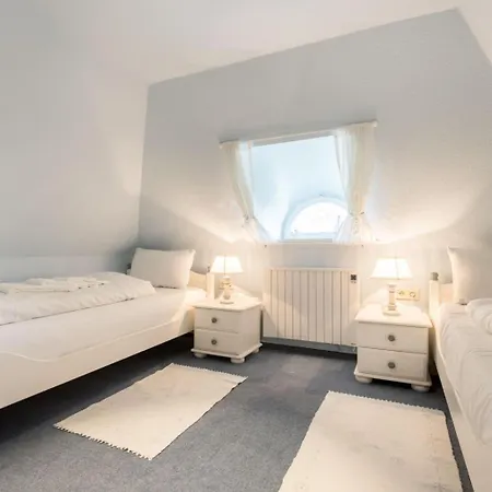 Holiday home Haushaelfte-16a-lille-hus-id-450 *