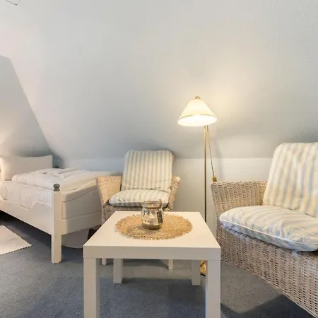 Haushaelfte-16a-lille-hus-id-450 Holiday home *