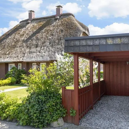 Holiday home Haushaelfte-16a-lille-hus-id-450