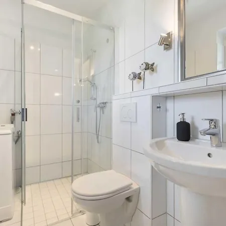 Haushaelfte 16a Lille Hus Id 450 Casa vacanze Tating