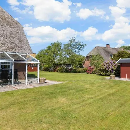 Haushaelfte 16a Lille Hus Id 450 Casa vacanze Tating